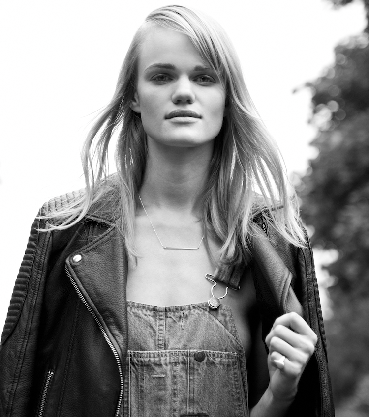 Minoux tiny 2025 bar necklace